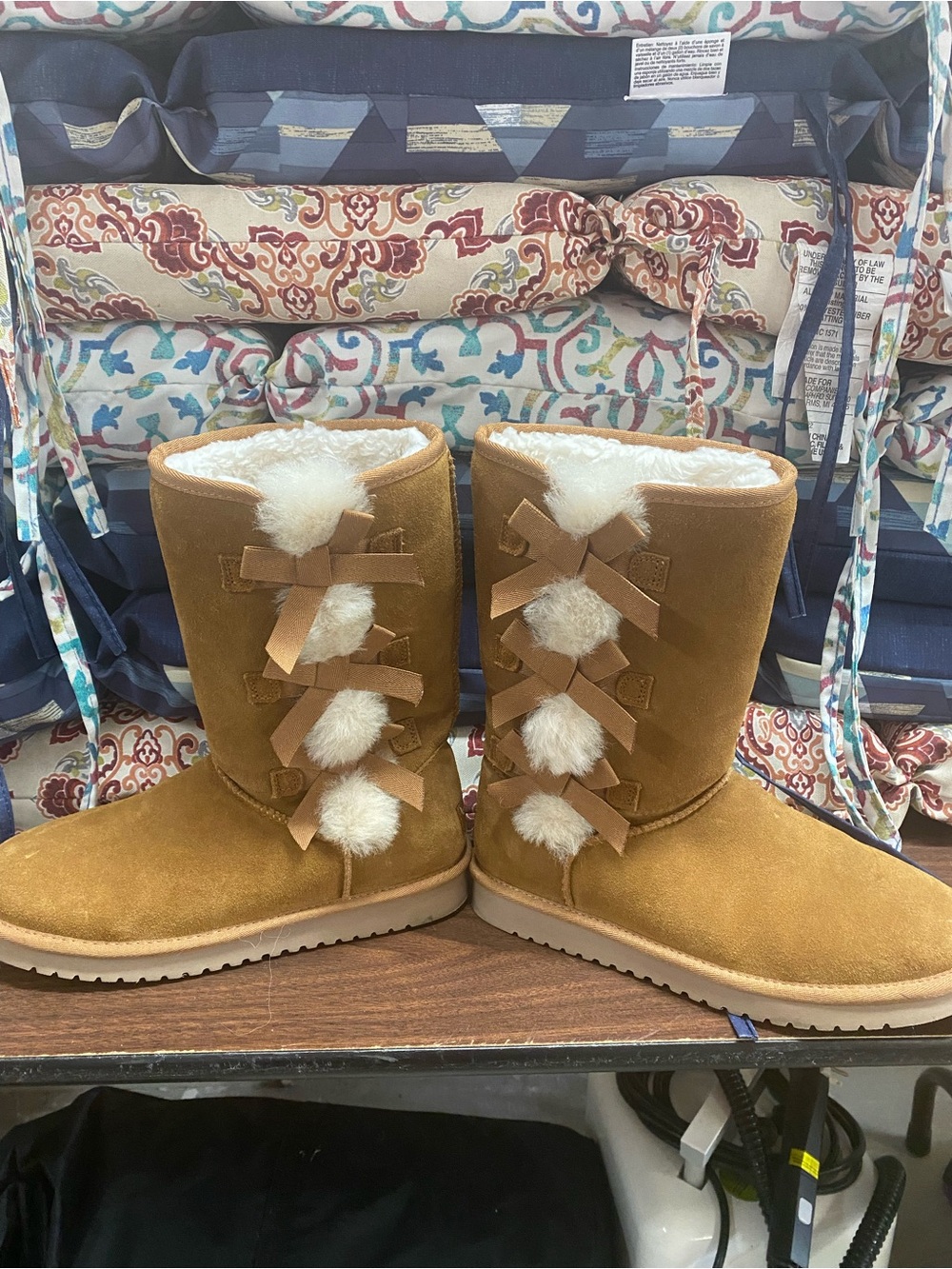 Koolaburra 8 Women’s Tan Suede Shearling Pom-Pom Boots
